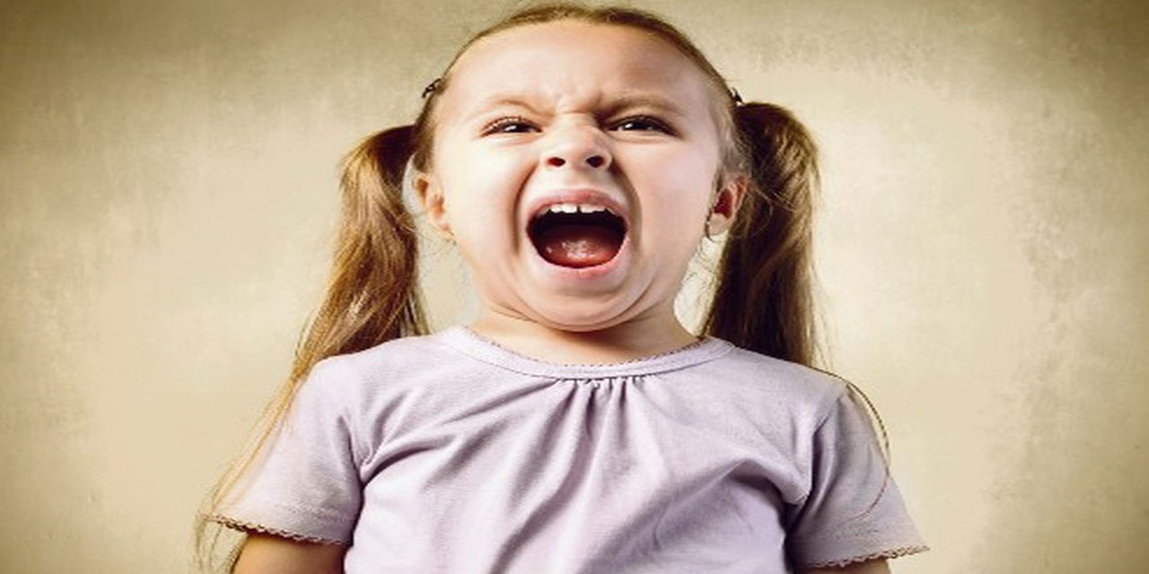 چرا کودکم جیغ میزند